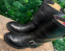 Afbeelding in Gallery-weergave laden, Bijna Nieuwe mooie biker boots van Sendra maat 42