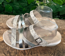 Afbeelding in Gallery-weergave laden, Nieuwe slippers van Xsensible maat 42 (wijdte H)