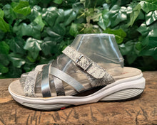 Afbeelding in Gallery-weergave laden, Nieuwe slippers van Xsensible maat 42 (wijdte H)