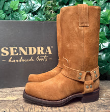 Afbeelding in Gallery-weergave laden, geweldig mooie suède biker boots van sendra maat 41