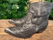 Afbeelding in Gallery-weergave laden, geweldig mooie aparte laarzen met studs van sendra maat 41