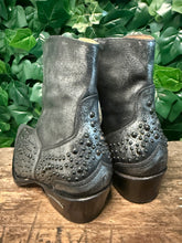 Afbeelding in Gallery-weergave laden, geweldig mooie aparte laarzen met studs van sendra maat 41