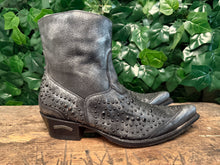 Afbeelding in Gallery-weergave laden, geweldig mooie aparte laarzen met studs van sendra maat 41