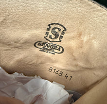 Afbeelding in Gallery-weergave laden, geweldig mooie aparte laarzen met studs van sendra maat 41