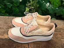 Afbeelding in Gallery-weergave laden, mooie Nieuwe sneakers van Wolky maat 38