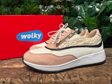 Afbeelding in Gallery-weergave laden, mooie Nieuwe sneakers van Wolky maat 38