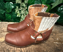 Afbeelding in Gallery-weergave laden, bijna nieuw mooie laarzen met ponyhair van Sendra maat 38