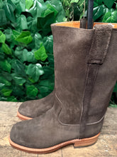 Afbeelding in Gallery-weergave laden, geweldig mooie suede vintage laarzen van Sendra maat 38