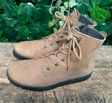 Afbeelding in Gallery-weergave laden, zo goed als nieuw boots van Wolky maat 39