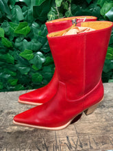 Afbeelding in Gallery-weergave laden, geweldig mooie vintage laarzen van Sendra maat 40