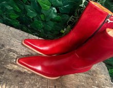 Afbeelding in Gallery-weergave laden, geweldig mooie vintage laarzen van Sendra maat 40