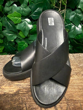 Afbeelding in Gallery-weergave laden, Nieuwe mooie slippers van Fitflop maat 38