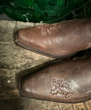 Afbeelding in Gallery-weergave laden, supermooie aparte laarzen van Sendra maat 41