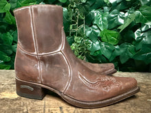 Afbeelding in Gallery-weergave laden, supermooie aparte laarzen van Sendra maat 41