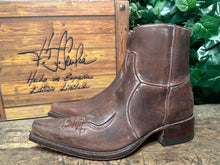 Afbeelding in Gallery-weergave laden, supermooie aparte laarzen van Sendra maat 41