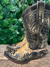 Afbeelding in Gallery-weergave laden, zo goed als Nieuwe python leren laarzen van Sendra maat 43