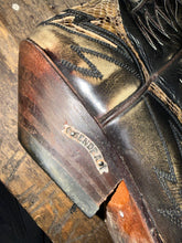 Afbeelding in Gallery-weergave laden, zo goed als Nieuwe python leren laarzen van Sendra maat 43