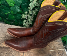 Afbeelding in Gallery-weergave laden, prachtige vintage laarzen van Sendra maat 41 (maat 7,5)