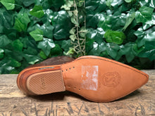 Afbeelding in Gallery-weergave laden, prachtige vintage laarzen van Sendra maat 41 (maat 7,5)
