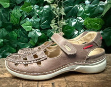 Afbeelding in Gallery-weergave laden, bijna Nieuwe sandalen van Wolky maat 42