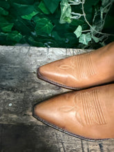 Afbeelding in Gallery-weergave laden, bijna Nieuwe prachtige laarzen van sendra maat 37
