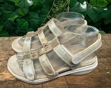 Afbeelding in Gallery-weergave laden, bijna Nieuwe sandalen van xsensible maat 37