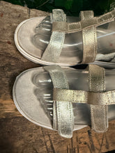 Afbeelding in Gallery-weergave laden, bijna Nieuwe sandalen van xsensible maat 37