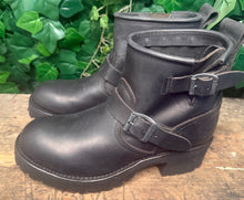 Afbeelding in Gallery-weergave laden, geweldig mooie vintage plateau boots van Sendra maat 42