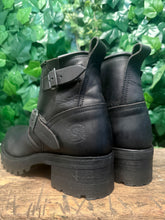Afbeelding in Gallery-weergave laden, geweldig mooie vintage plateau boots van Sendra maat 42