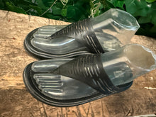 Afbeelding in Gallery-weergave laden, zo goed als nieuw slippers van Fitflop maat 36