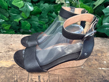 Afbeelding in Gallery-weergave laden, Bijna Nieuwe sandalen van Ugg maat 40