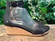 Afbeelding in Gallery-weergave laden, Bijna Nieuwe sandalen van Ugg maat 40