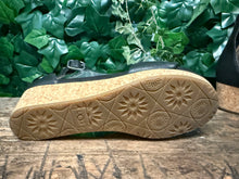 Afbeelding in Gallery-weergave laden, Bijna Nieuwe sandalen van Ugg maat 40
