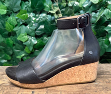 Afbeelding in Gallery-weergave laden, Bijna Nieuwe sandalen van Ugg maat 40