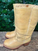 Afbeelding in Gallery-weergave laden, prachtige vintage blokhak laarzen van Sendra maat 39