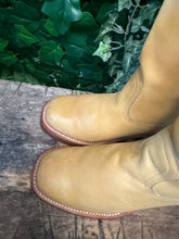 Afbeelding in Gallery-weergave laden, prachtige vintage blokhak laarzen van Sendra maat 39