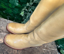 Afbeelding in Gallery-weergave laden, prachtige vintage blokhak laarzen van Sendra maat 39