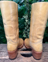 Afbeelding in Gallery-weergave laden, prachtige vintage blokhak laarzen van Sendra maat 39