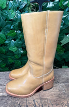 Afbeelding in Gallery-weergave laden, prachtige vintage blokhak laarzen van Sendra maat 38