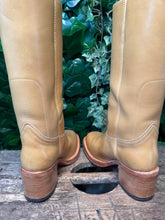 Afbeelding in Gallery-weergave laden, prachtige vintage blokhak laarzen van Sendra maat 38
