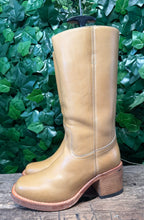 Afbeelding in Gallery-weergave laden, prachtige vintage blokhak laarzen van Sendra maat 38