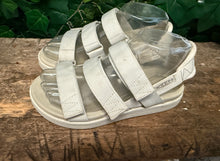Afbeelding in Gallery-weergave laden, Bijna Nieuwe sandalen van Keen maat 36
