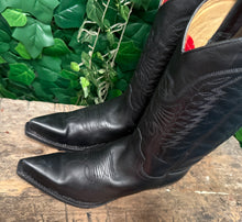 Afbeelding in Gallery-weergave laden, gewoon Nieuwe prachtige laarzen van sendra maat 38