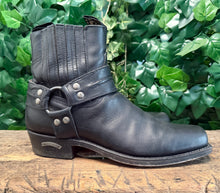 Afbeelding in Gallery-weergave laden, zo goed als nieuw volledig leren boots van Sendra maat 44
