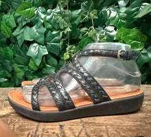 Afbeelding in Gallery-weergave laden, zo goed als nieuw prachtige sandalen van Fitflop maat 37