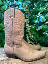 Afbeelding in Gallery-weergave laden, bijna Nieuwe mooie laarzen van sendra maat 44