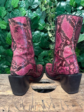 Afbeelding in Gallery-weergave laden, prachtige vintage retro snake laars van Loblan maat 41