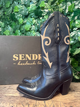 Afbeelding in Gallery-weergave laden, prachtige aparte laarzen van Sendra maat 41