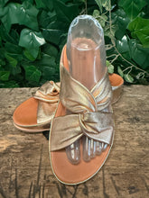 Afbeelding in Gallery-weergave laden, Nieuwe mooie leren slippers van Fitflop maat 38
