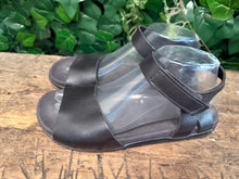 Afbeelding in Gallery-weergave laden, Nieuwe mooie leren sandalen van loints of holland maat 38